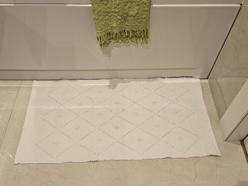 Tapete artesanal puxado - cor ecru- 100% algodão - 50x100 (estimado)